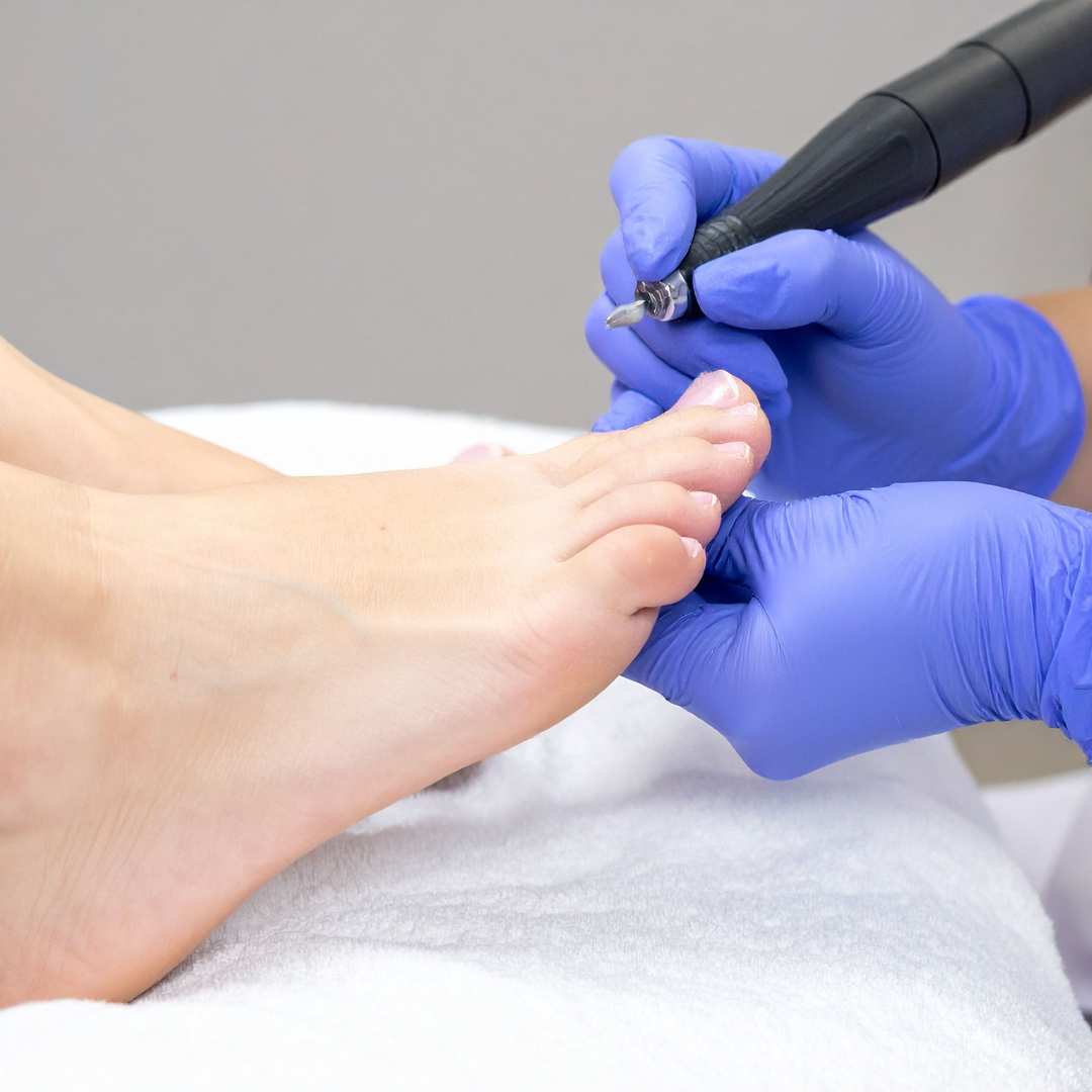 Fachgerechte Fusspflege mit professionellem Gerät und hohen Hygienestandards